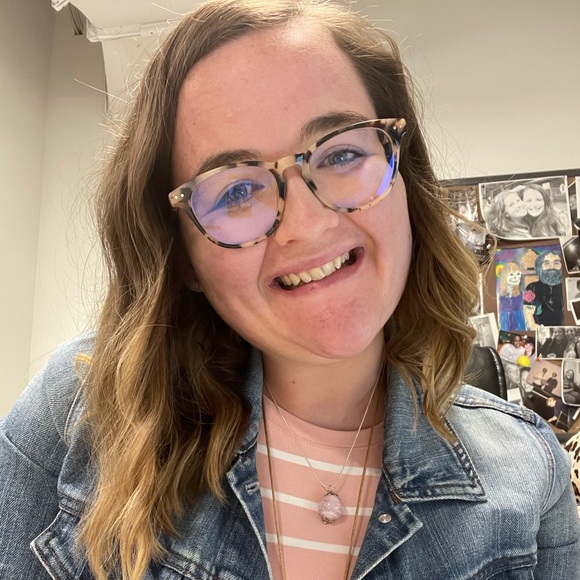 Meet your Posher, Becca - Picture 1 of 1